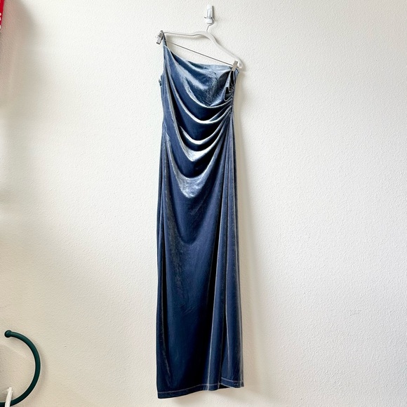 Revelry Jade Velvet Single Shoulder Dress in Blue Size 10 - Picture 3 of 7